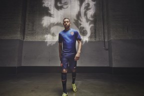 南非世界杯-Faker新星闪耀惊险取胜，SKT未来可期！